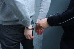 傷害事件が得意な弁護士に依頼する方法・弁護士費用を解説