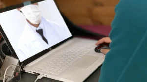 在宅でのオンライン診療を行うために、診療所に医師が不在の時間を作ることの可否について