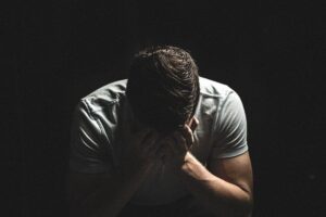盗撮で逮捕されるケースや流れ｜その後の人生はどうなる？